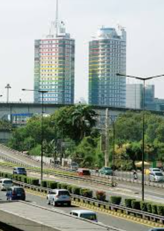 Merajut Konektivitas Nusantara: Strategi Menutup Kesenjangan Digital Antara Kota Metropolitan dan Desa